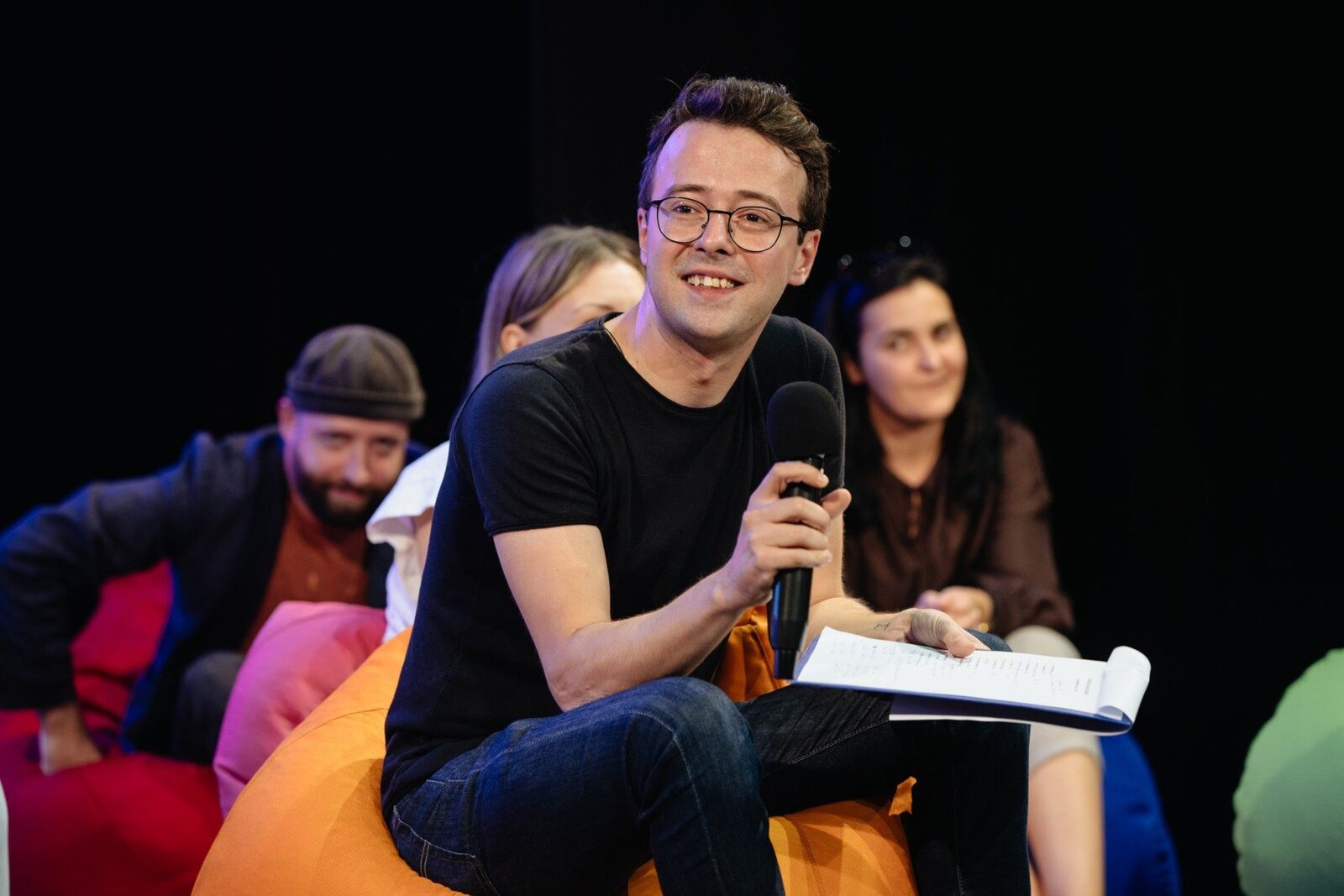 Regizorul Vlad Cristache refuză extinderea mandatului de conducere interimară la Teatrul Excelsior, după ce primarul general interimar nu a mai prelungit oficial mandatul, decizia fiind influențată de presiunile publicului
