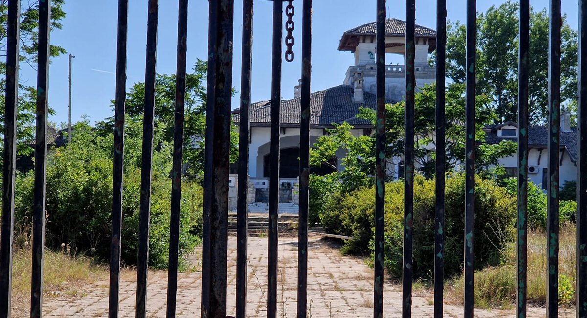 Legea pentru finanțarea restaurării Palatului Regal din Mamaia, aprobată de Nicușor Dan / Inițiativa de restaurare a monumentului istoric lansată de Info Sud-Est în 2014 / Alte 13 monumente din România vor beneficia de reamenajare