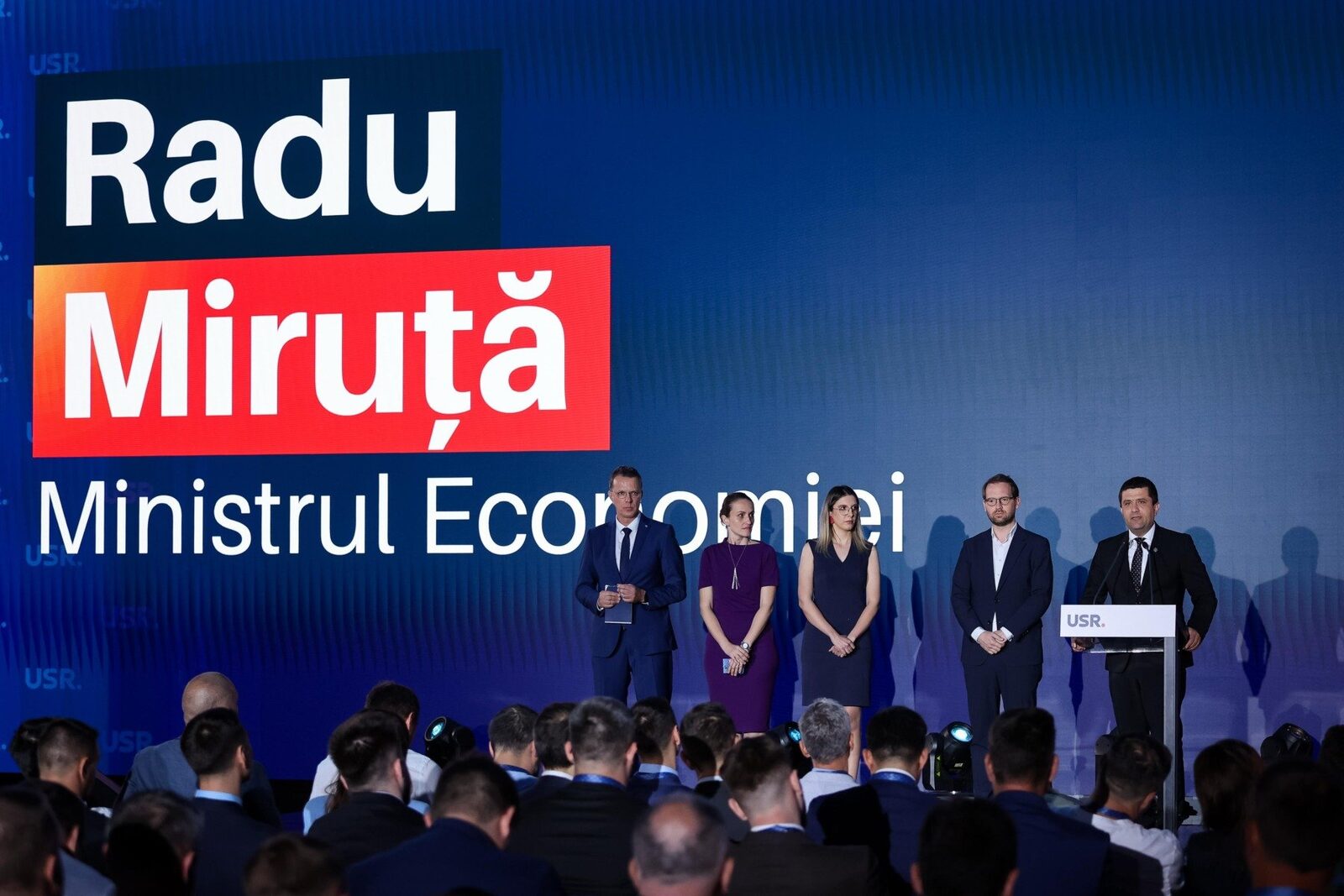 Radu Miruță, posibil nume pentru postul de la Ministerul Apărării, în timp ce Florin Șipoș va ocupa poziția vacantă de la Ministerul Economiei