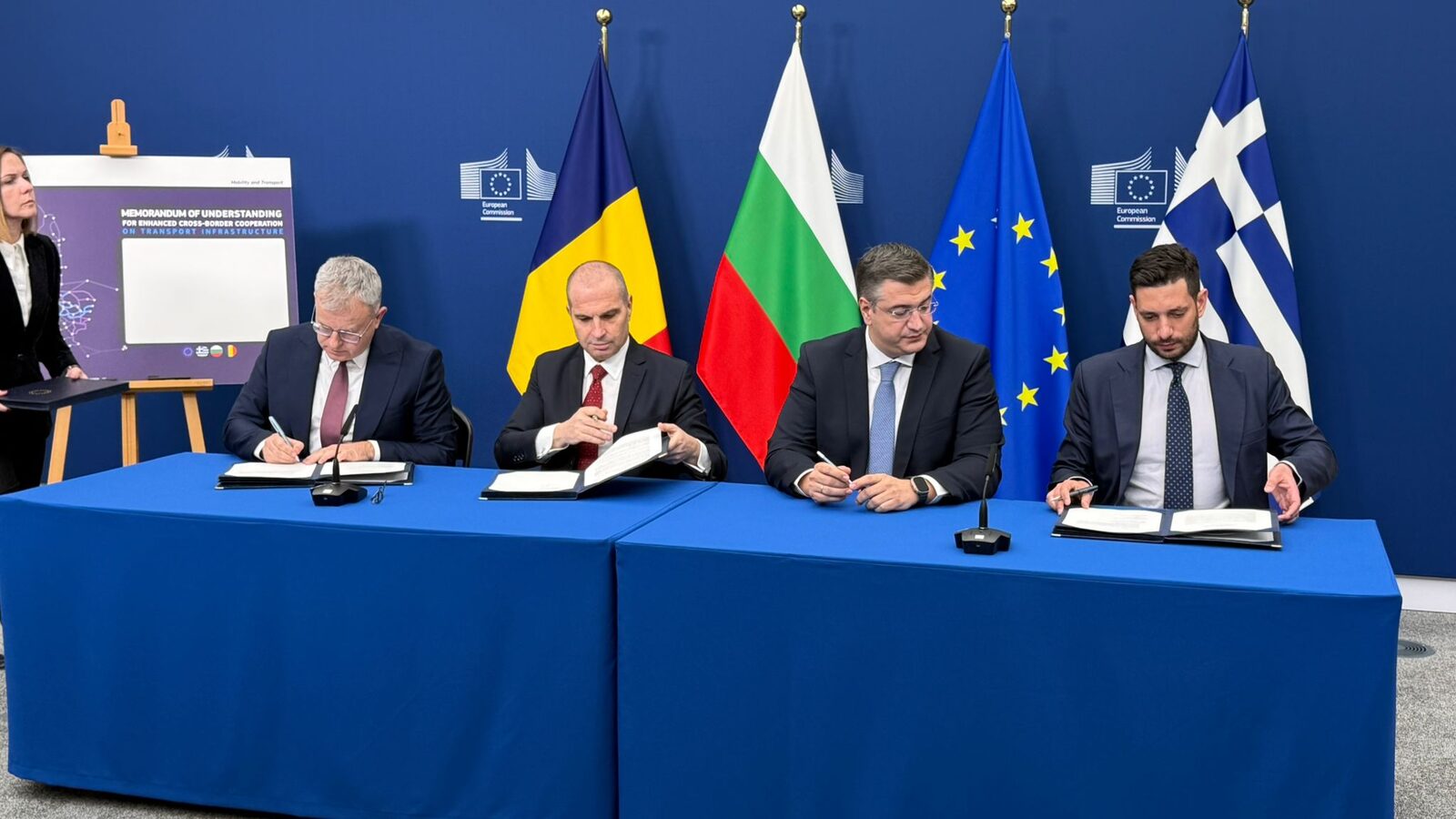[ad_1] România, Grecia și Bulgaria au semnat recent un acord pentru a întări colaborarea în domeniul infrastructurii de transport între țările lor