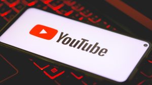 YouTube elimină două canale cu trailere false AI, după ce au acumulat peste un miliard de accesări