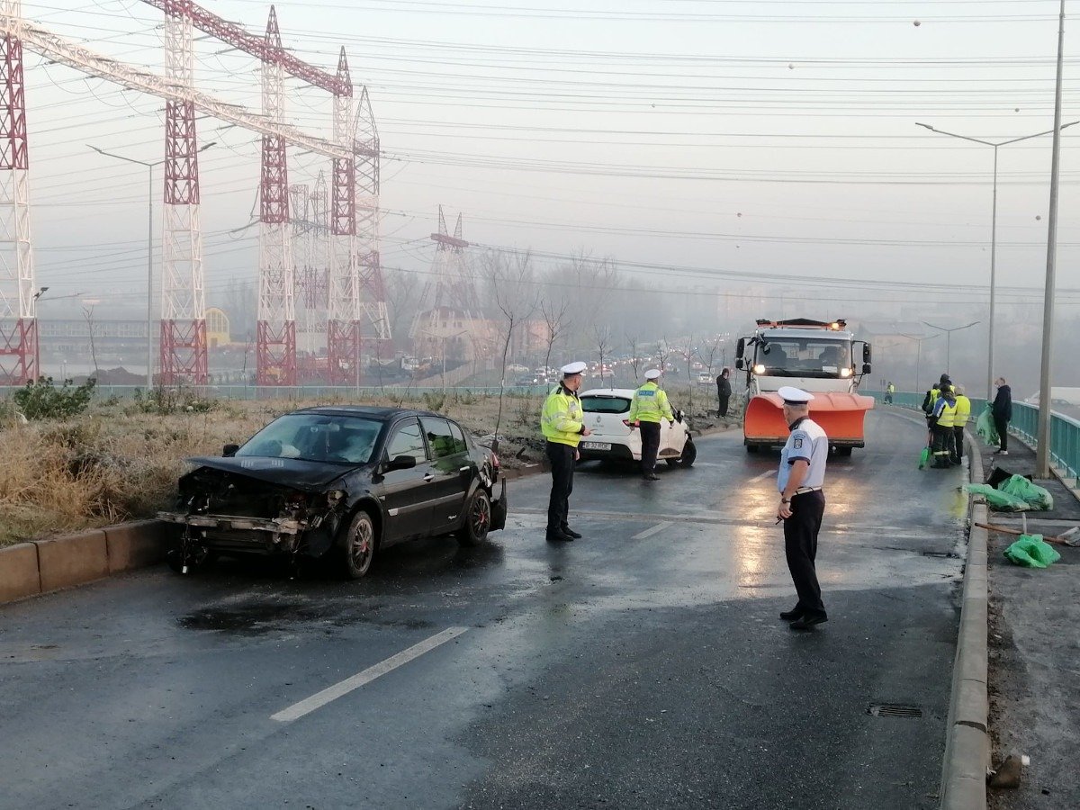 Traficul rutier perturbat de ceață în aproape întreaga țară, cu riscul de formare a ghețușului pe anumite tronsoane de drum