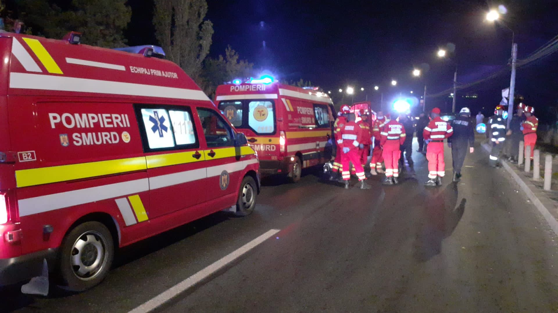 [ad_1] Zece persoane, inclusiv șapte copii, au suferit răni și au fost duse la spital după ce un microbuz în care se aflau a intrat duminică într-un clădire pe drumul național 14, în localitatea Bratei, județul Sibiu