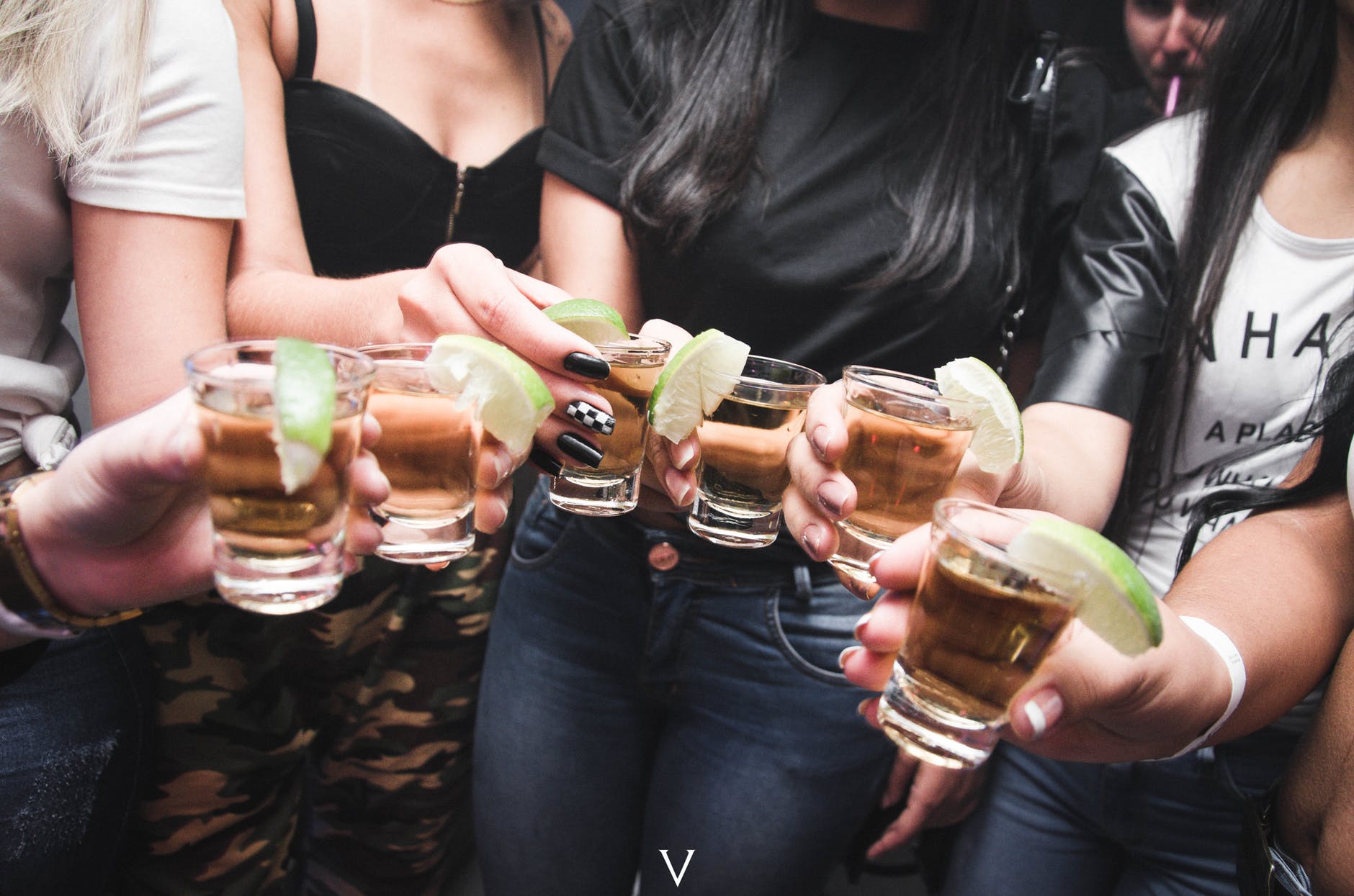 Este acceptabil să consumi uneori mai mult alcool în timpul sărbătorilor?