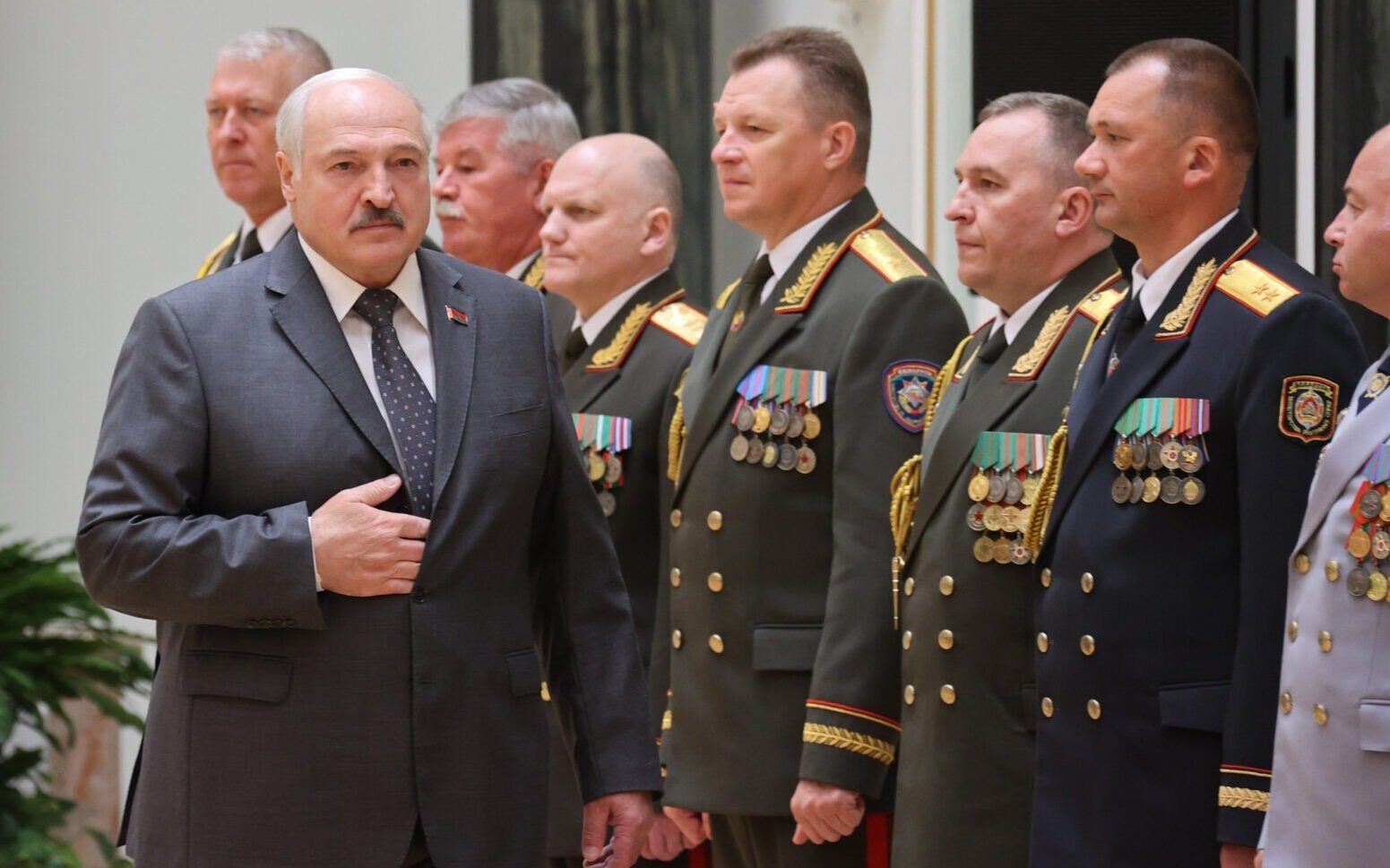 Lukașenko își apropie Belarus de Washington: Belarus semnează documentul de aderare la „Consiliul pentru Pace” al lui Trump Președintele belarus Aleksandr Lukașenko a făcut un pas surprinzător spre Washington, semnând, marți, un acord care îl integrează în „Consiliul pentru Pace” al fostului președinte american Donald Trump