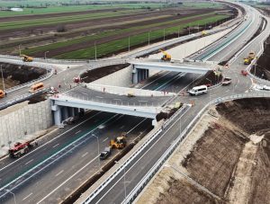 VIDEO: S-au inaugurat azi 50 de km de autostradă, o rută devastată până acum.