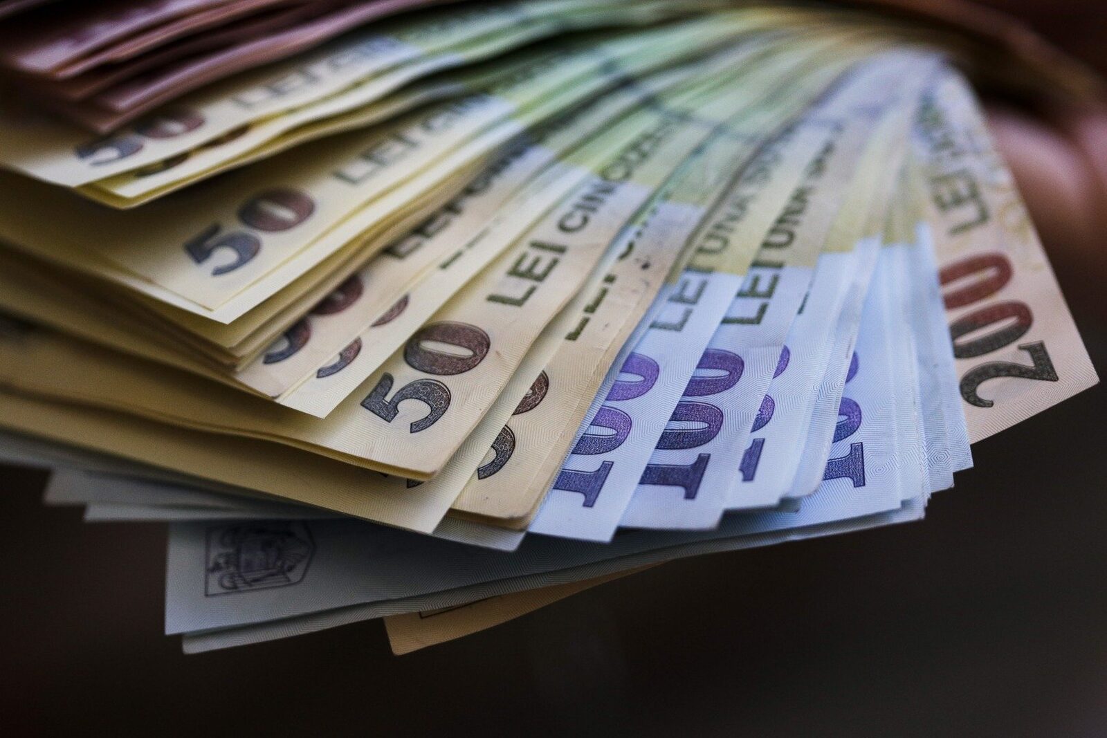 [ad_1] Legea care stabilește modalitatea de remunerare a pensiilor private a primit aprobarea finală din partea Camerei Deputaților, care are rol decizional, după ce a fost ajustată pentru a fi în conformitate cu decizia Curții Constituționale a României