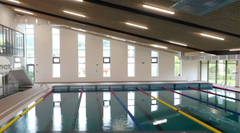 Primul bazin de înot cu eficiență energetică, inaugurat la Sovata, construit de Ministerul Dezvoltării; alte aproximativ 15 astfel de proiecte în derulare în diverse județeea noastră”