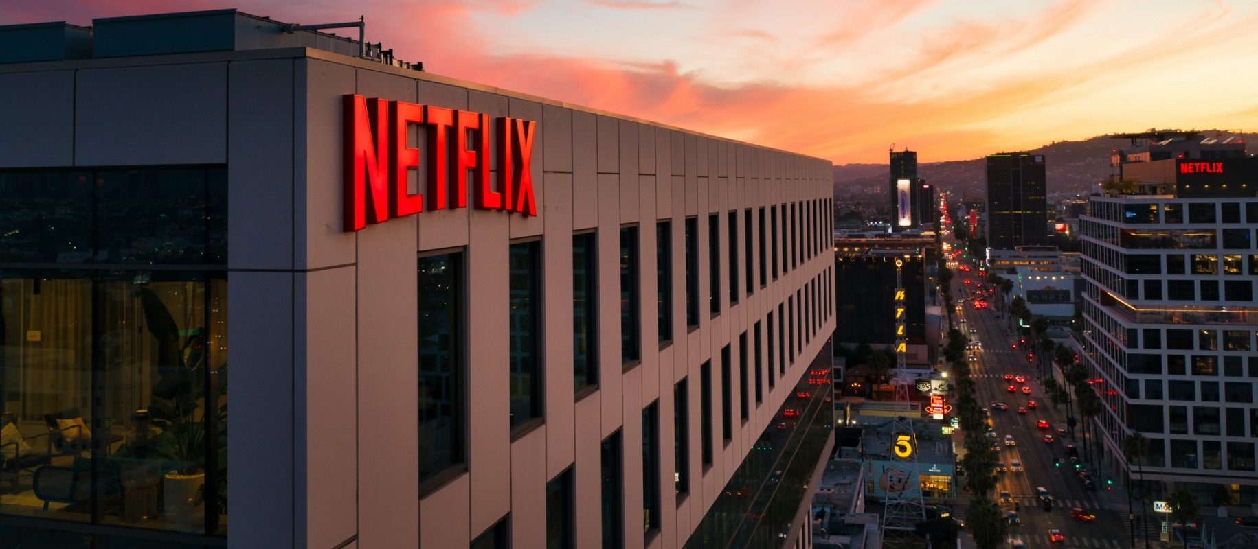 [ad_1] Donald Trump a spus că va avea un cuvânt de spus în privința deciziei de autorizare a achiziției Warner Bros de către Netflix, o tranzacție de 72 de miliarde de dolari care a trezit critici din partea industriei media, informează Sky News