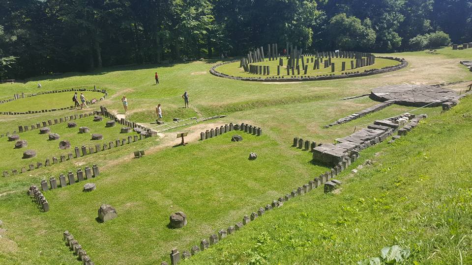 [ad_1] Turiștii care doresc să viziteze cetatea dacică Sarmizegetusa Regia, situată în Munții Orăștiei, trebuie să țină cont de noul program pentru sezonul de iarnă, valabil începând cu luna decembrie