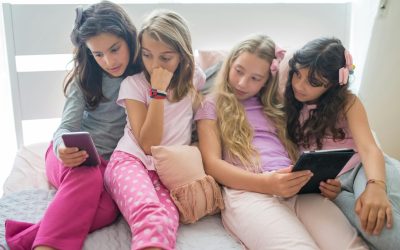 copii-telefon-mobil-retele-sociale.jpg