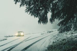 Drumurile din întreaga țară sunt libere pentru circulație, în pofida ninsorii și a avertizărilor meteorologice de Cod Galben