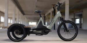 O bicicletă electrică de lux ascunde o mică camionetă în interior