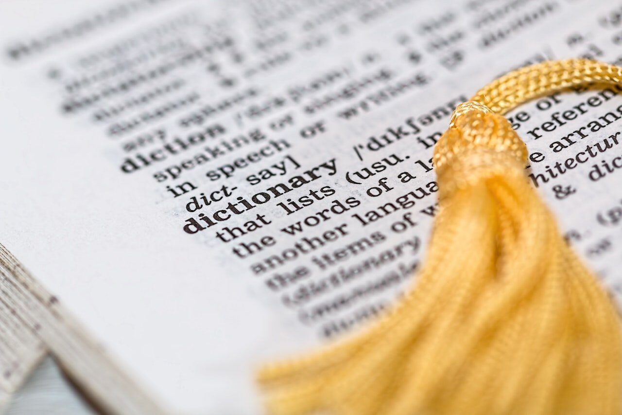 „Masculinism” și „conclav”, printre cele mai căutate zece termeni din dicționarul Le Robert în anul 2025