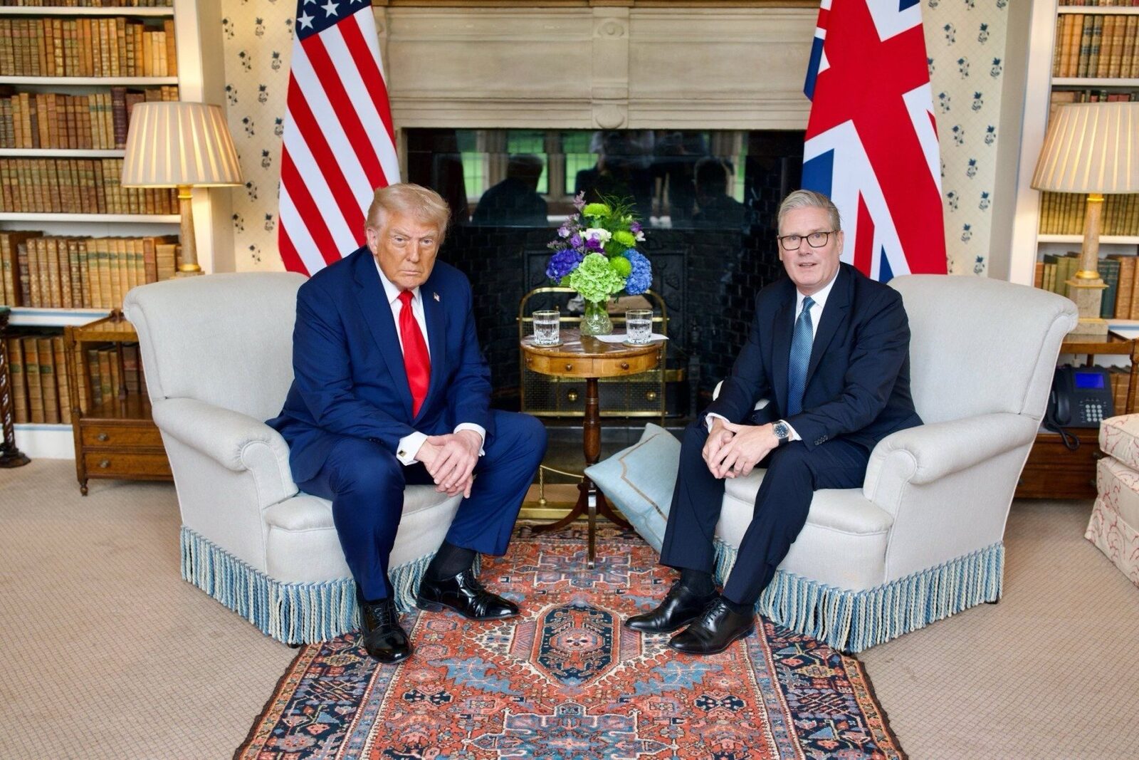 Prim-ministrul britanic a purtat discuții cu fostul președinte american Donald Trump privind strădaniile de a asigura un acord de pace echitabil și stabil în Ucraina