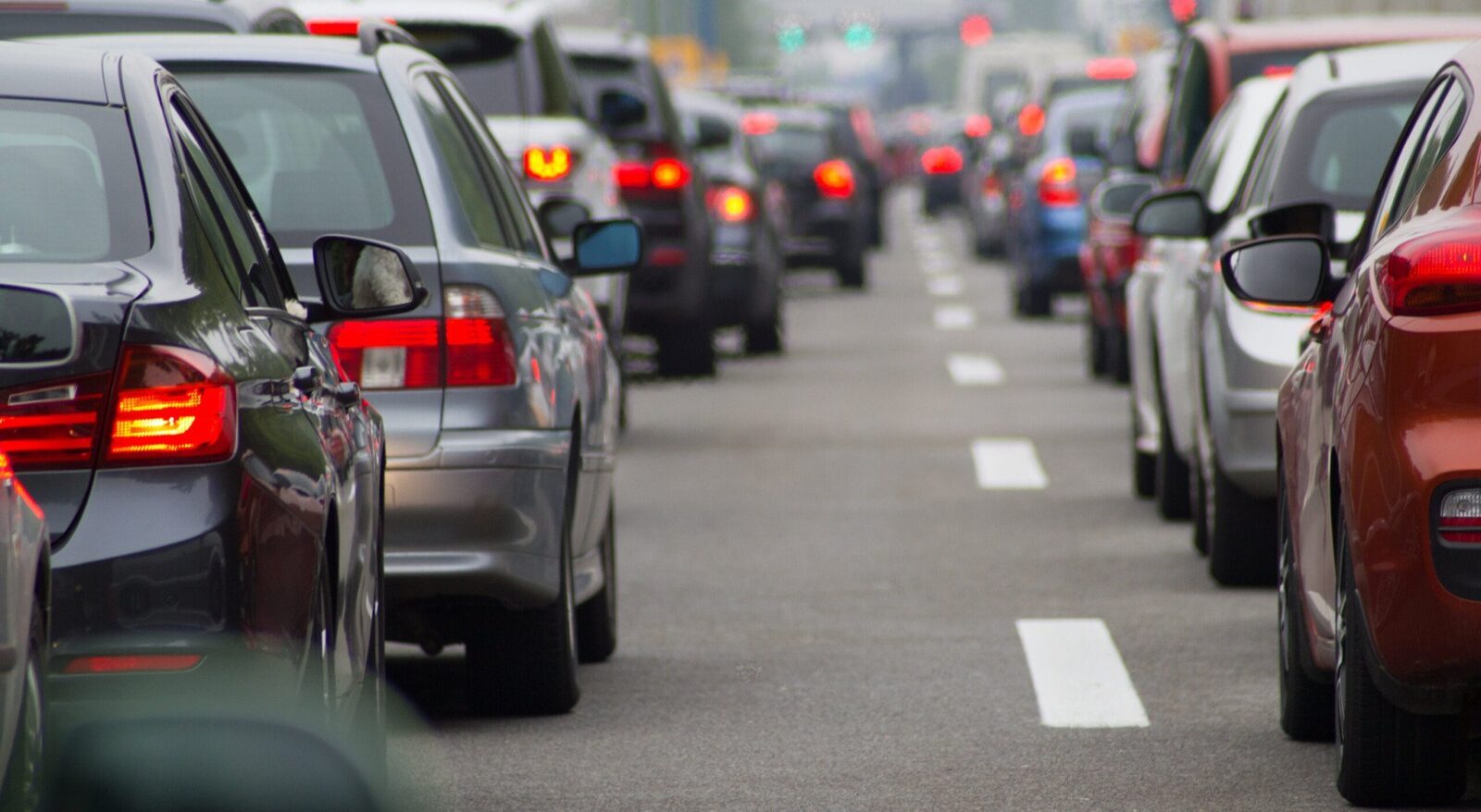 Producția auto anticipează amânarea de către UE a deciziei de eliminare a motoarelor clasice până în 2035 / Anunțul oficial era programat pentru 10 decembrie / Tradiționaliștii europeni solicită mai multă flexibilitate în reglementările referitoare la motoarele clasice