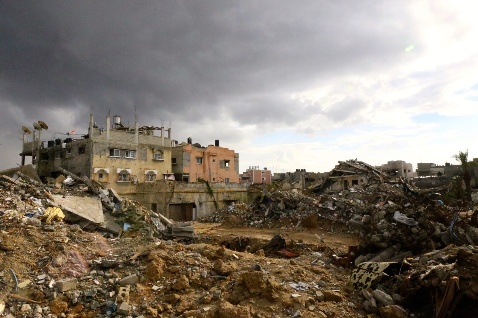 O furtună de iarnă extrem de violentă lovește Fâșia Gaza, agravând suferința a sute de mii de palestinieni a căror situație devine din ce în ce mai critică în contextul unor ani de conflicte și distrugeri