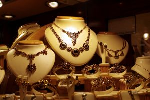 Metalurile prețioase – aur, argint și platină – reușesc noi recorduri în contextul unui puternic avânt al pieței