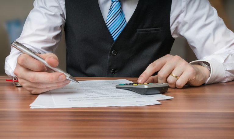 Surse: Bugetul pentru 2026 va fi bazat pe TVA de 21% și 11% pentru HoReCa / Se menține scutirea de 300 lei pentru salariul minimea noastră”