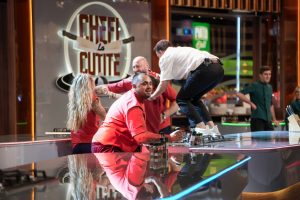 <p><strong>Chefi la cuțite – Ediția din 17 decembrie 2025: O întorsătură surprinzătoare în competiția culinară, în urma eliminărilor duble din episodul anterior</strong></p>