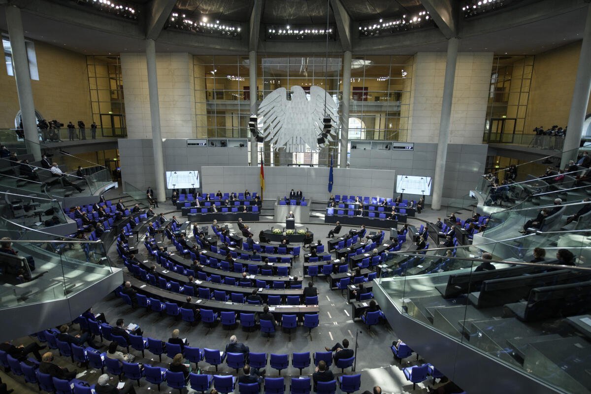 Deputații germani aprobă reformele pensiilor, finalizând o dispută internă ce putea destabiliza coaliția condusă de Cancelarul Friedrich Merz