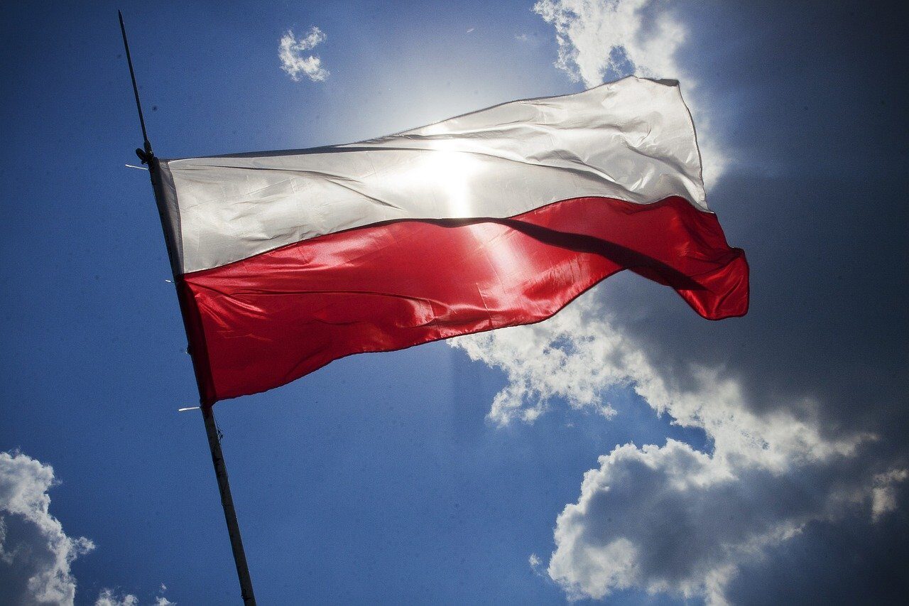 Polonia atinge pragul de 1.000 de miliarde de dolari PIB: O transformare economică spectaculoasă Polonia a reușit să depășească pragul de 1.000 de miliarde de dolari în Produsul Intern Brut anual, marcând o realizare importantă pentru economia țării