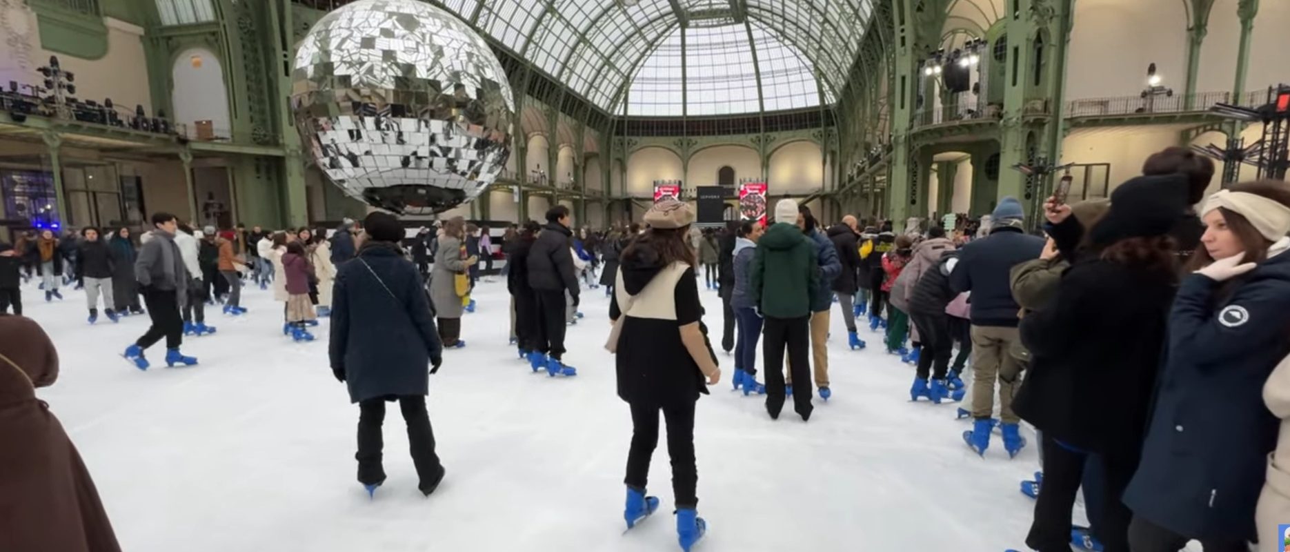 Cel mai amplu patinoar acoperit din lume este în Franța: Prețurile pentru patinaj la Grand Palais din Paris