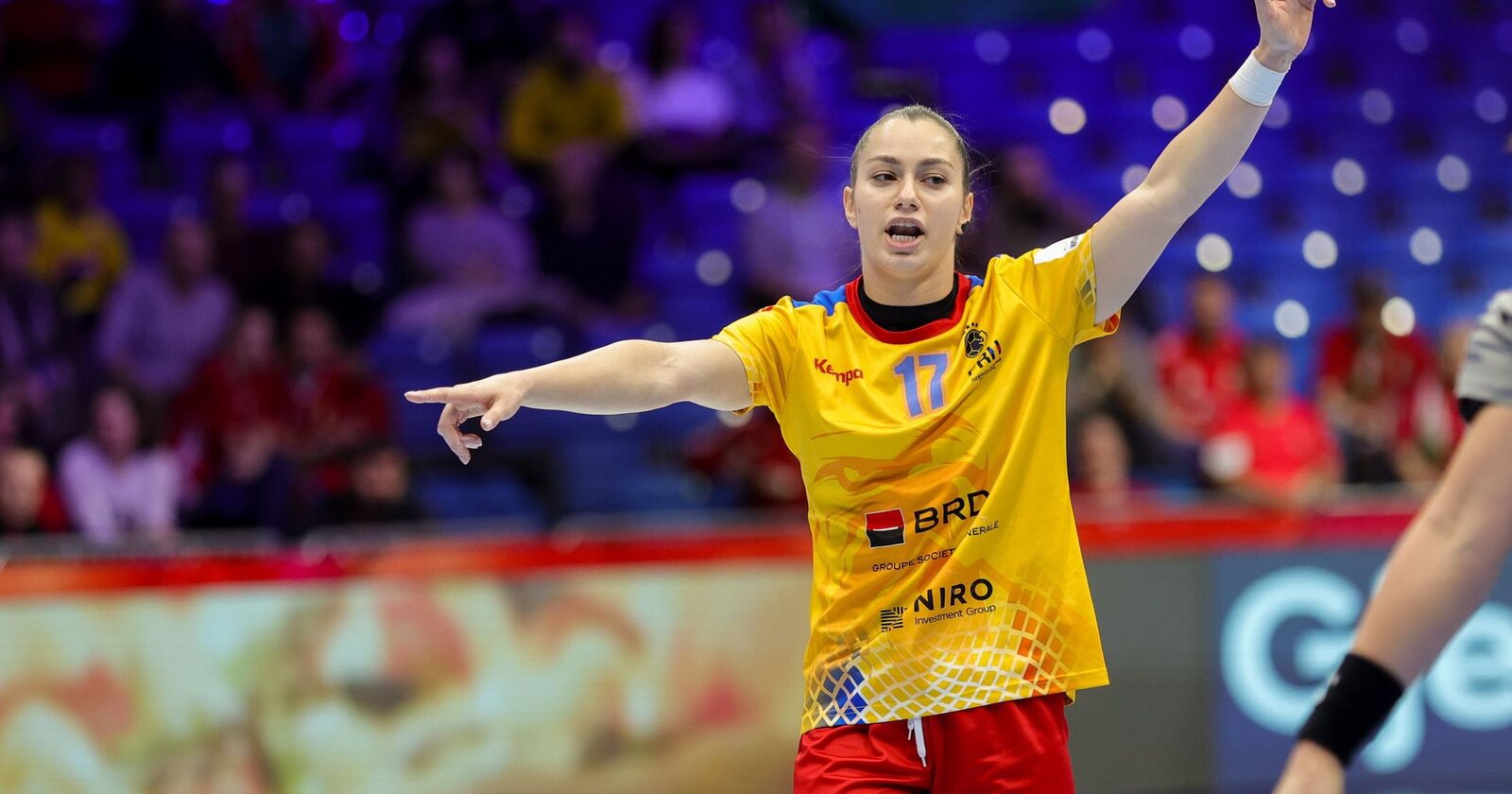 [ad_1] Ce am purtat – Emmanuel Petit: „La Barcelona m-am întâlnit cu un război de putere” Rebeca Necula a devenit o jucătoare esențială în echipa națională de handbal