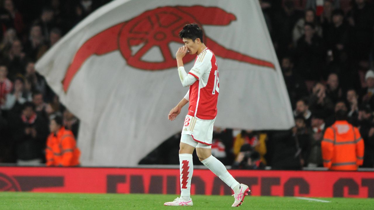 Fotbalistul cu cel mai mare preț, aflat fără contract, a fost prezentat oficial noului său club.