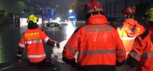 Video: Rele de ploi torențiale, localități inundate și două persoane salvate dintr-o mașină blocată, pe fondul furtunii Emilia care a devastat sud-estul Spaniei și continuă să se manifeste în Valencia și Castellon, determinând emiterea unui cod portocaliu și închiderea preventivă a școlilorea noastră”