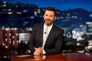 Umoristul Jimmy Kimmel acuză prădăciunea autoritară din SUA într-o emisiune televizată britanică, suspendată anterior din cauza influenței administrației Trump