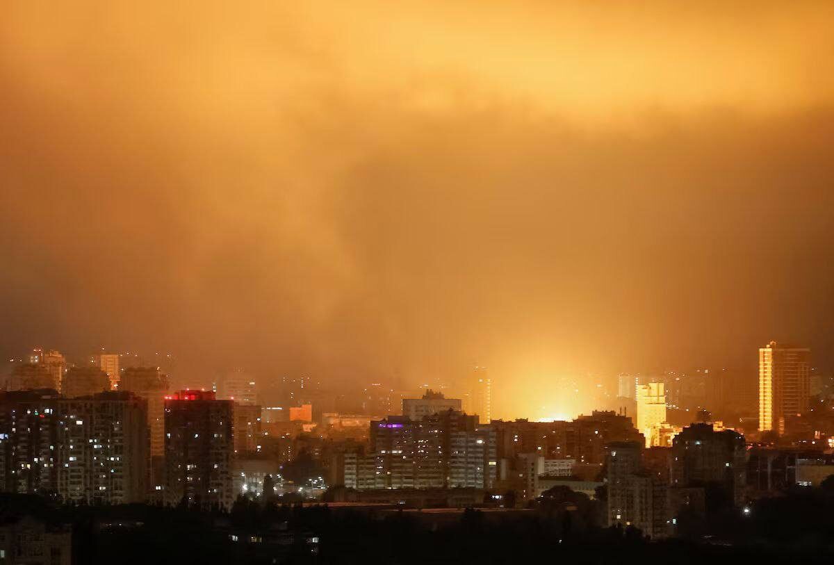 [ad_1] Mai multe explozii puternice au fost auzite în capitala Ucrainei, Kiev, în timpul nopţii de vineri spre sâmbătă, conform relatărilor unei jurnaliste a agenţiei de știri France Presse