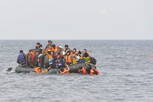Garda de Coastă din Grecia evacuează 52 de migranți în Marea Egee, un băiat fiind dat dispărut
