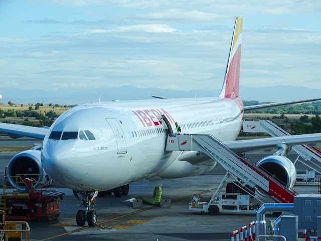 Zboruri oprite pe aeroportul din Vilnius din cauza unui incident cu baloane suspecte / Lituanienii acuză Belarusul de implicare într-un război hibrid