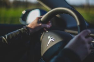 BYD își întărește poziția în electrici, provocând Tesla cu o garanție atrăgătoare.