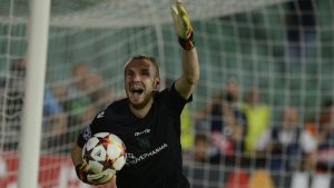 Activitățile lui Cosmin Moți la antrenamentele echipei Dinamo: ”Îmi poți da și mie mănușile?”