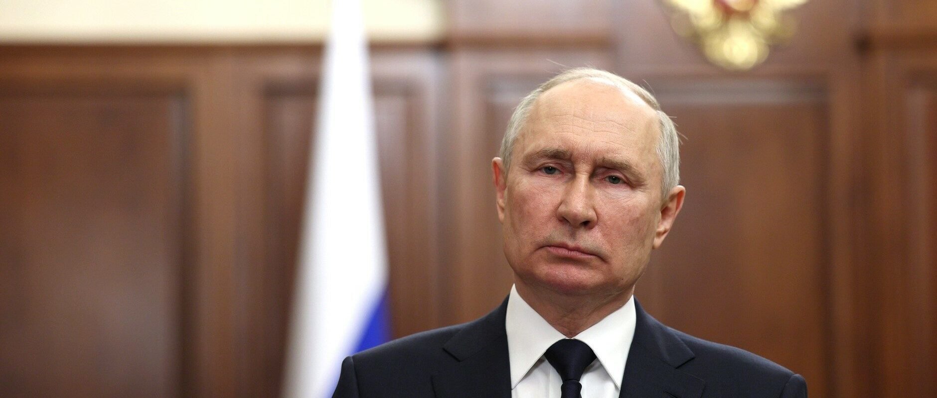 [ad_1] Deși Donald Trump îi oferă lui Vladimir Putin un acord pentru a încheia conflictul, cele mai recente sancțiuni impuse Rusiei au avut un impact devastator asupra liderului de la Kremlin, impact ce s-ar putea menține chiar și după ce războiul se va termina, scrie ziarul The Telegraph
