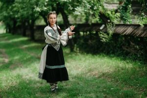 Cântăreață populară solicită unui canal TV să scoată o melodie din disputa „georgiști” vs. „anti georgiști”