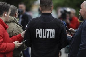 Bărbat arestat de poliția din București pentru încălcarea frecventă a ordinului de protecție, deoarece a distrus de mai multe ori brățara electronică și a trimis mesaje cu caracter amenințător victimeiea noastră”