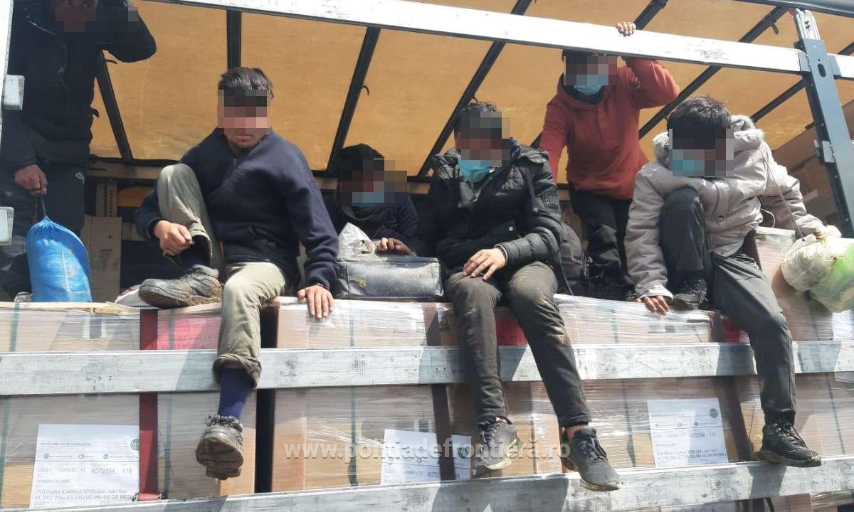 Detașare de migranți clandestini din Bangladesh de către poliția de frontieră în cadrul unei operațiuni comune româno-moldovenești