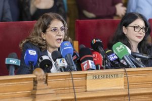 Judecătoarea Liana Arsenie, șefa Curții de Apel București, a suspendat convocarea tuturor judecătorilor pentru ședința de luni, pentru a aborda „v-rai probleme actuale”ea noastră”