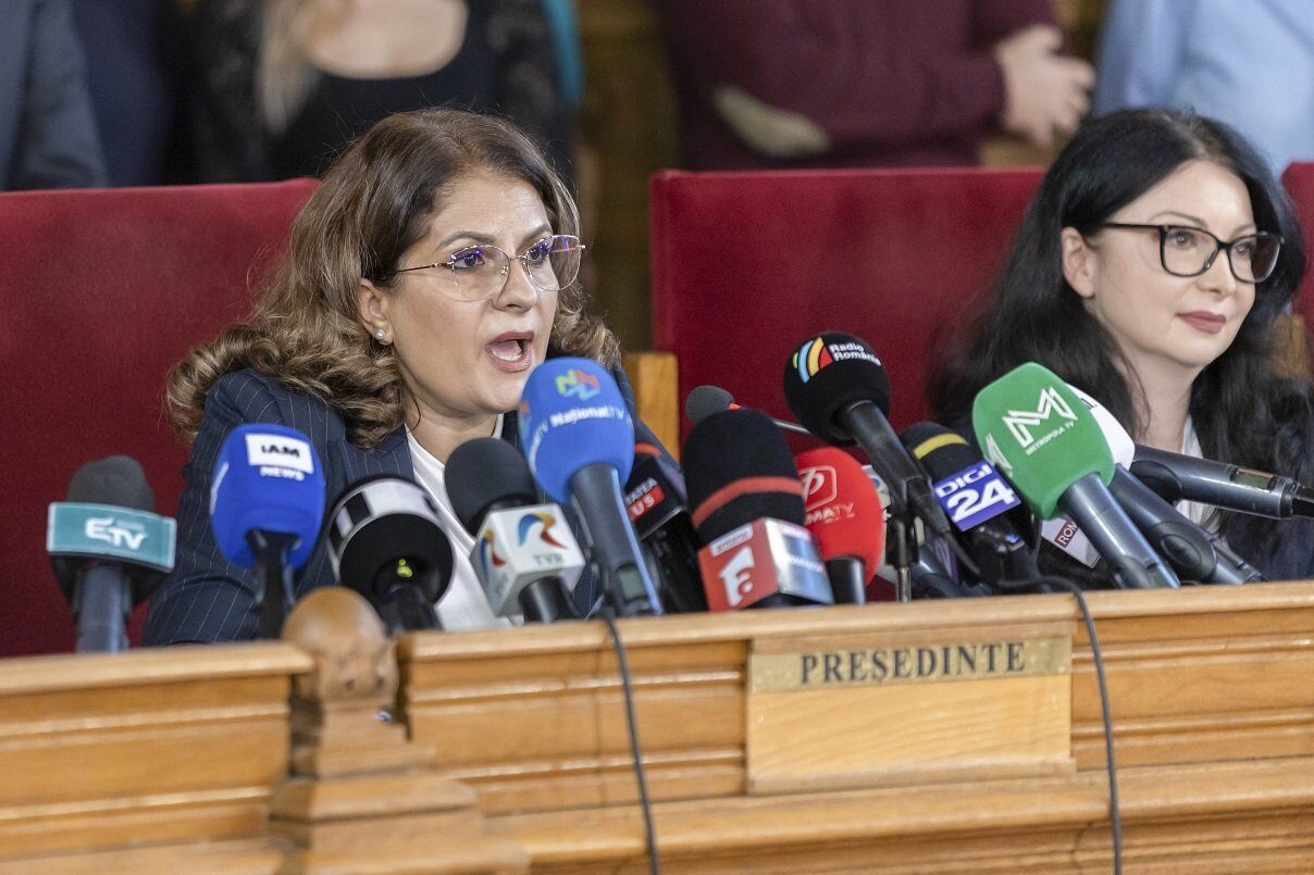 Curtea de Apel București răspunde acuzațiilor privind termenele strânse din timpul sărbătorilor În plină polemică legată de durata proceselor și termenele accelerate acordate în cazul dosarelor depuse în perioada sărbătorilor, Curtea de Apel București a venit cu un comunicat oficial în care afirmă că majoritatea deciziilor privind termenele sunt strict în conformitate cu legislația în vigoare