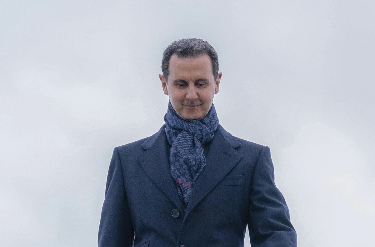 [ad_1] La un an după ce a fugit din Siria, Bashar al-Assad trăiește în exil la Moscova, fiind supravegheat foarte strict de către autoritățile ruse