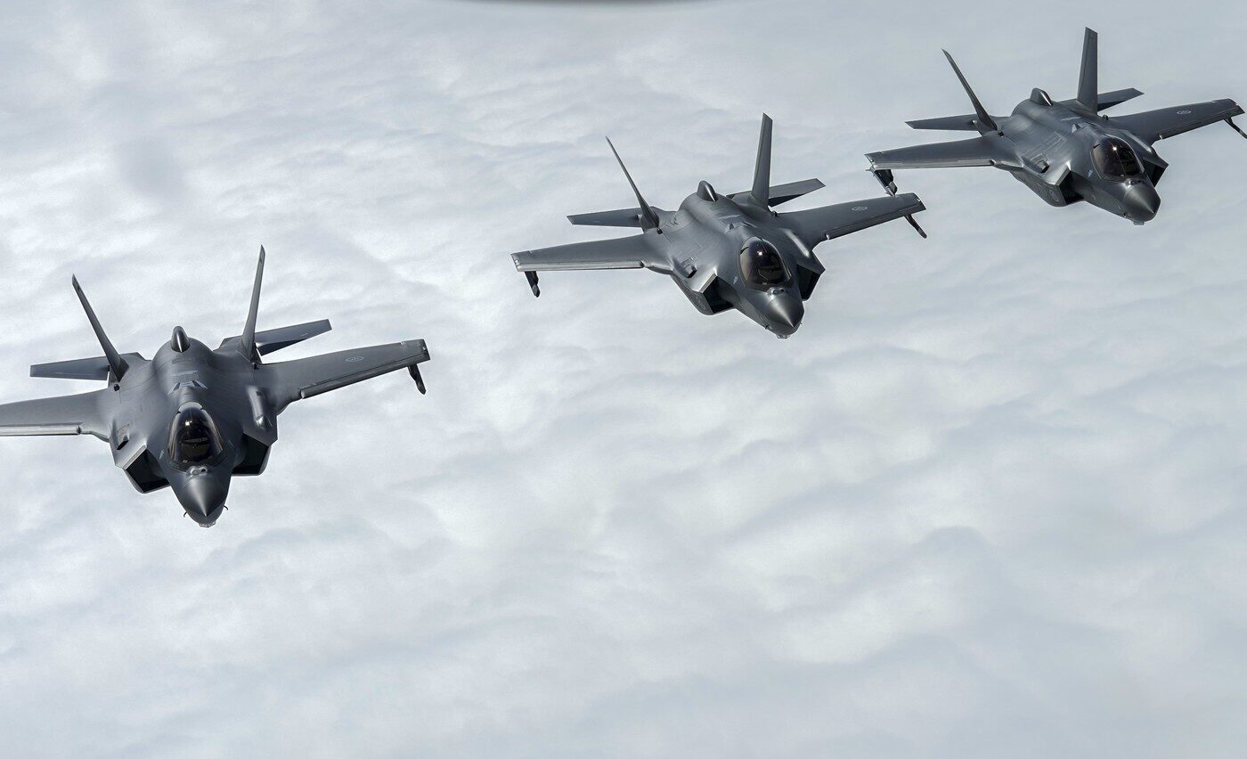 Israelul lovește inima Teheranului: Bombardament asupra buncărului lui Khamenei Armata israeliană a confirmat vineri că aviația sa a efectuat un bombardament major asupra unui buncăr militar subteran situat în inima Teheranului