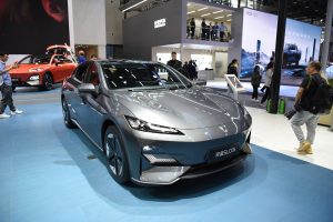 China autoriză primele două mașini autonome de nivel 3, complet electrice