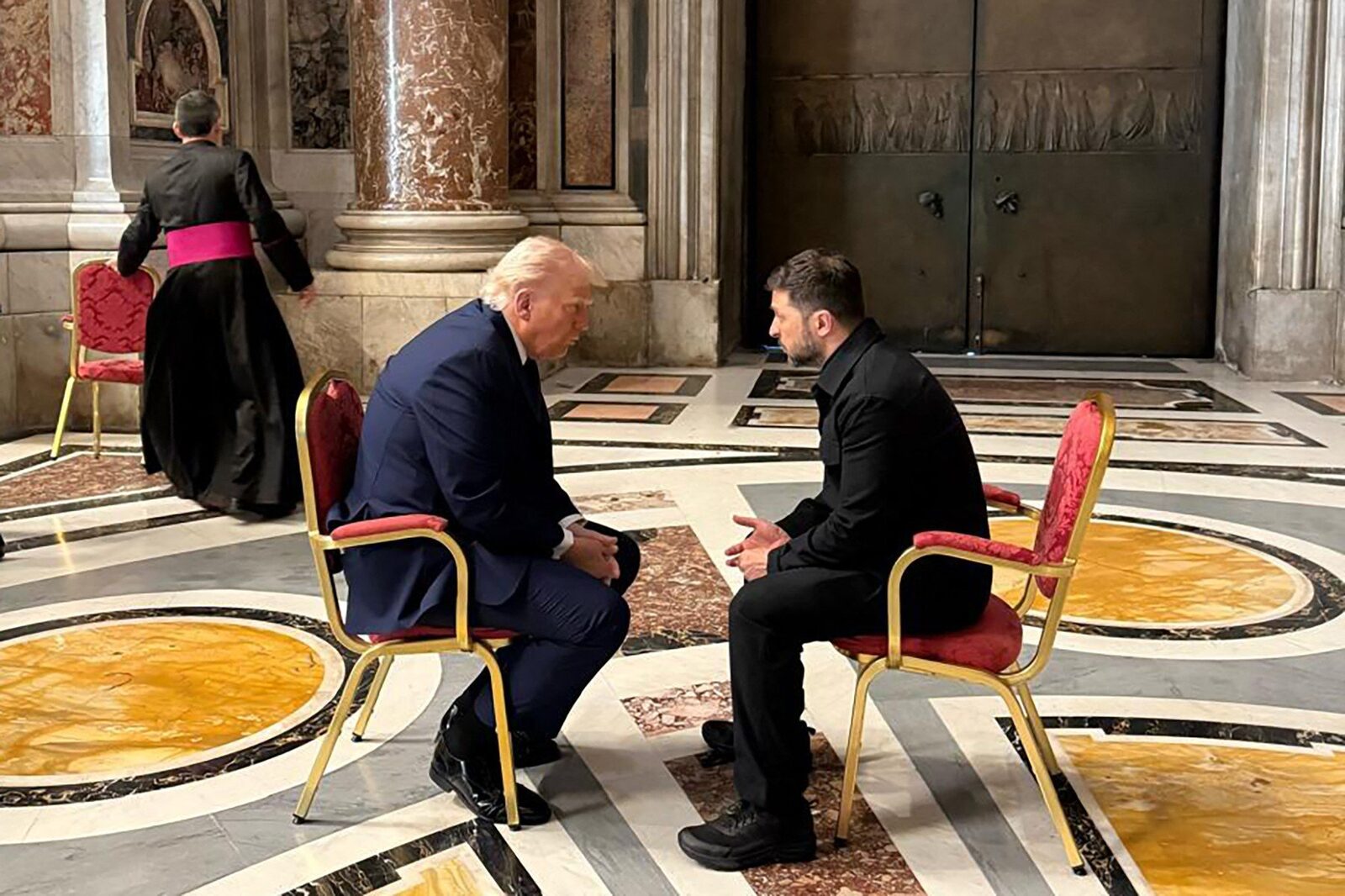 [ad_1] Președintele Ucrainei, Volodimir Zelenski, va avea o întâlnire duminică cu președintele Statelor Unite, Donald Trump, pentru a discuta despre un plan de pace pentru sfârșitul conflictului cu Rusia
