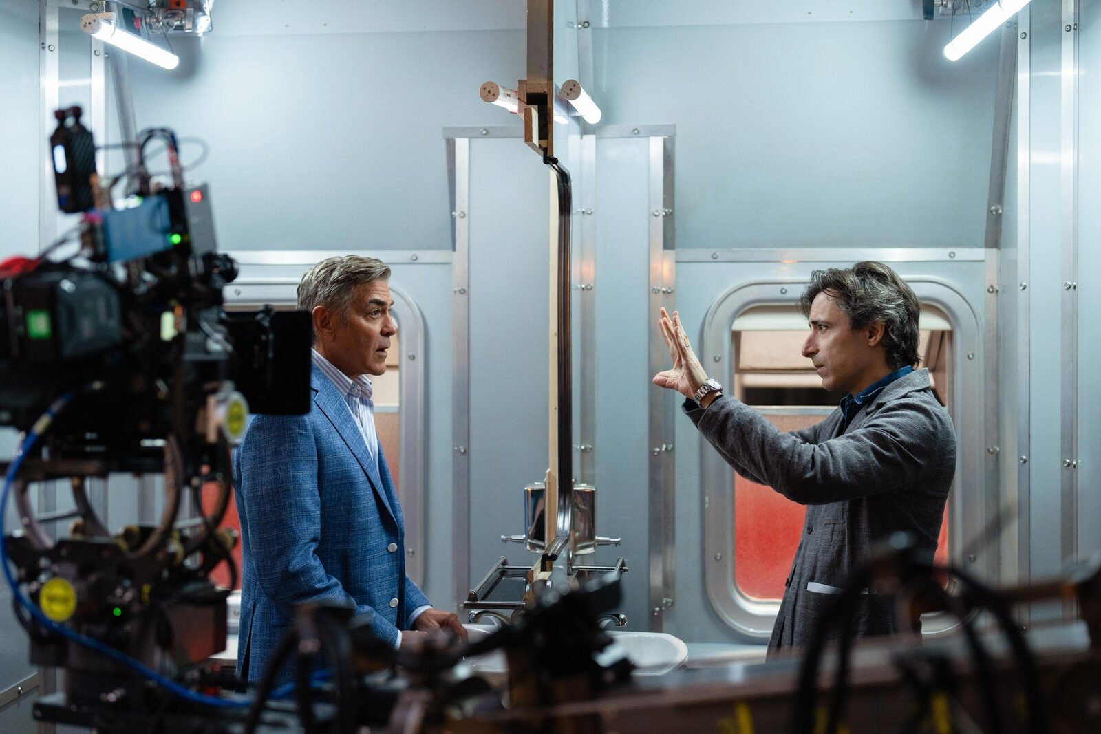 Peliculă acceptată pe loc de George Clooney, acum disponibilă pe Netflix, ridică un important semn de întrebare.