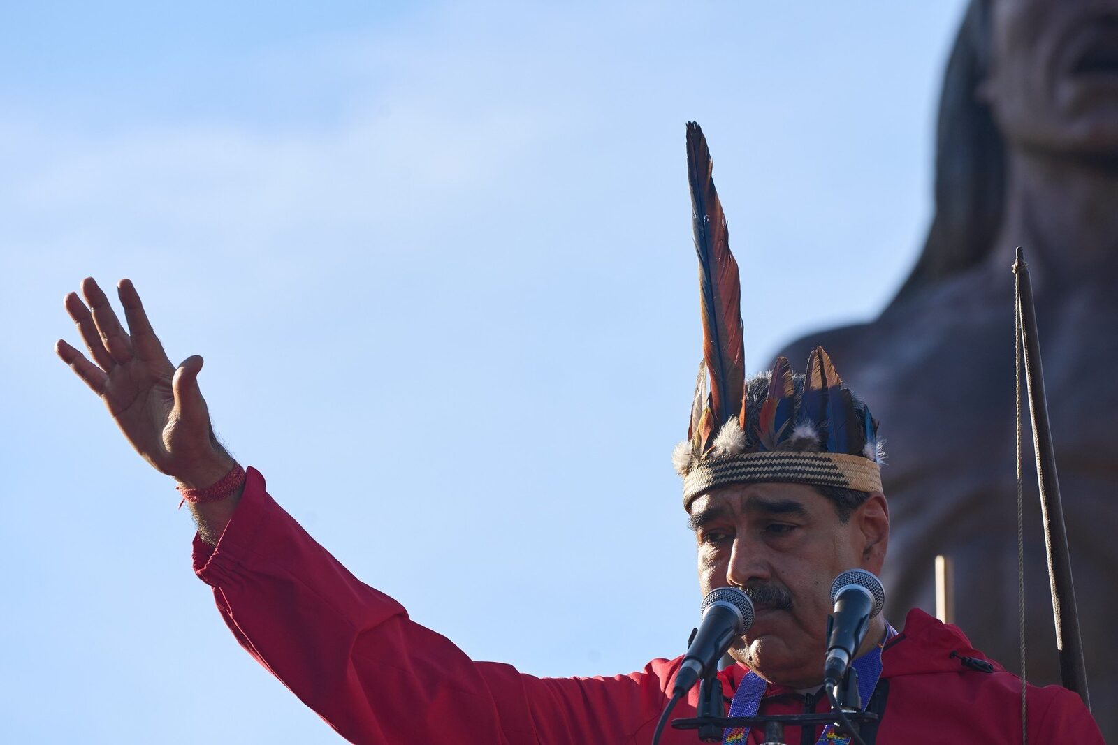 [ad_1] Președintele venezuelean, Nicolas Maduro, a declarat luni că liderul de la Casa Albă, Donald Trump, ar avea un parcurs mai favorabil în lume dacă s-ar concentra mai mult pe rezolvarea problemelor din propriul său ținut