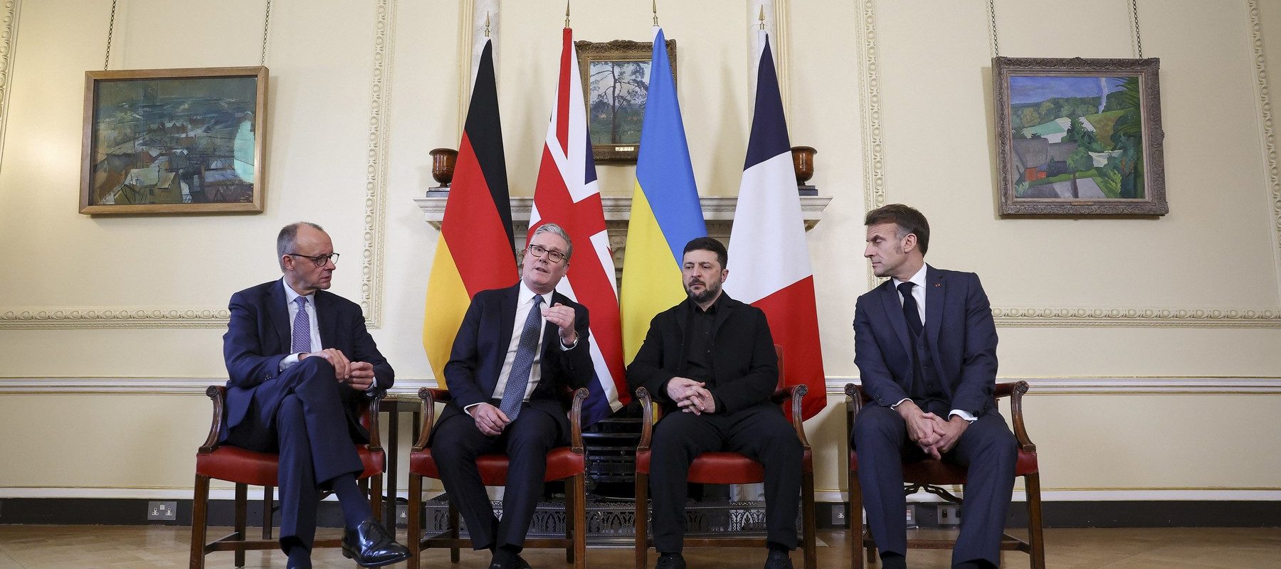 [ad_1] Președintele Ucrainei, Volodimir Zelenski, prim-ministrul Marii Britanii, Keir Starmer, președintele Franței, Emmanuel Macron, și cancelarul Germaniei, Friedrich Merz, s-au întâlnit la reședința oficială a premierului britanic de la numărul 10 din Downing Street, în Londra, conform informațiilor furnizate de o publicație de știri
