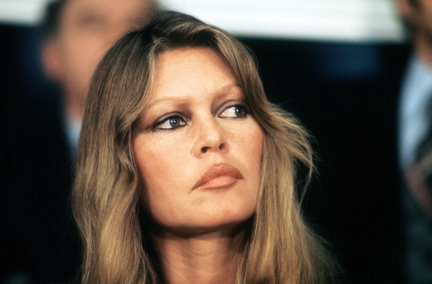 Brigitte Bardot, odată simbolul glamour-ului francez, va fi condusă pe ultimul drum în această săptămână Miercuri, 7 ianuarie, celebrul nume al cinematografiei franceze, Brigitte Bardot, va fi adusă pentru ultima dată în fața publicului la funeraliile care vor avea loc în inima Coastei de Azur, la biserica Notre-Dame de l’Assomption din Saint-Tropez